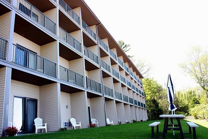 Beachfront Hotel Houghton Lake Buitenkant foto