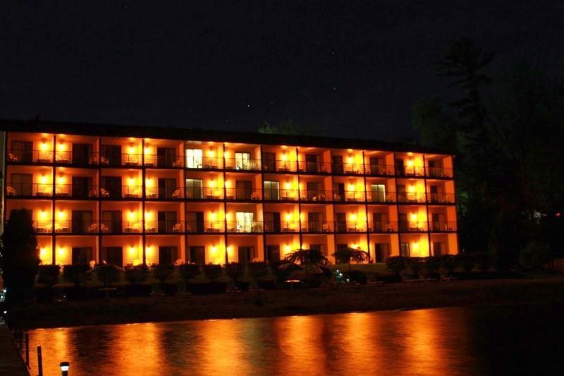Beachfront Hotel Houghton Lake Buitenkant foto