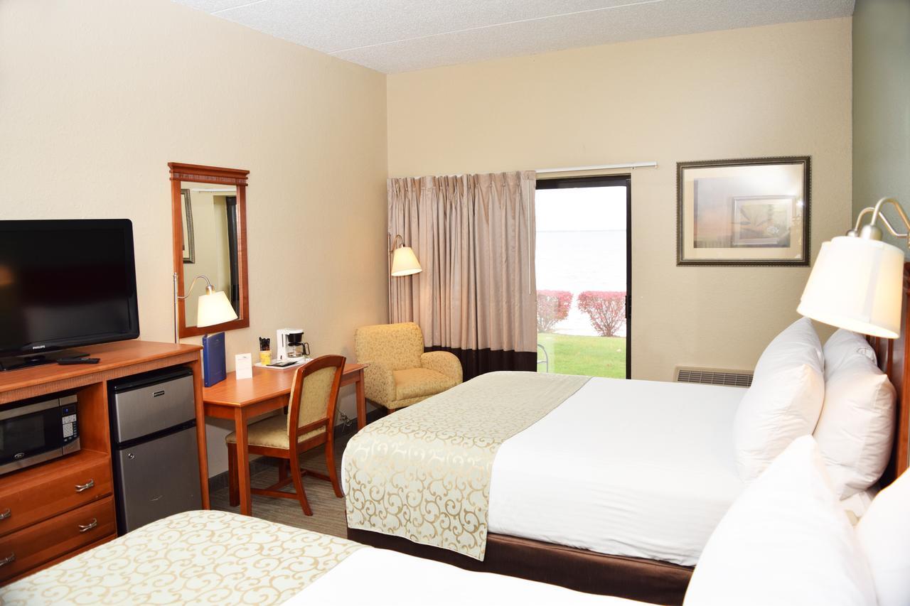 Beachfront Hotel Houghton Lake Buitenkant foto