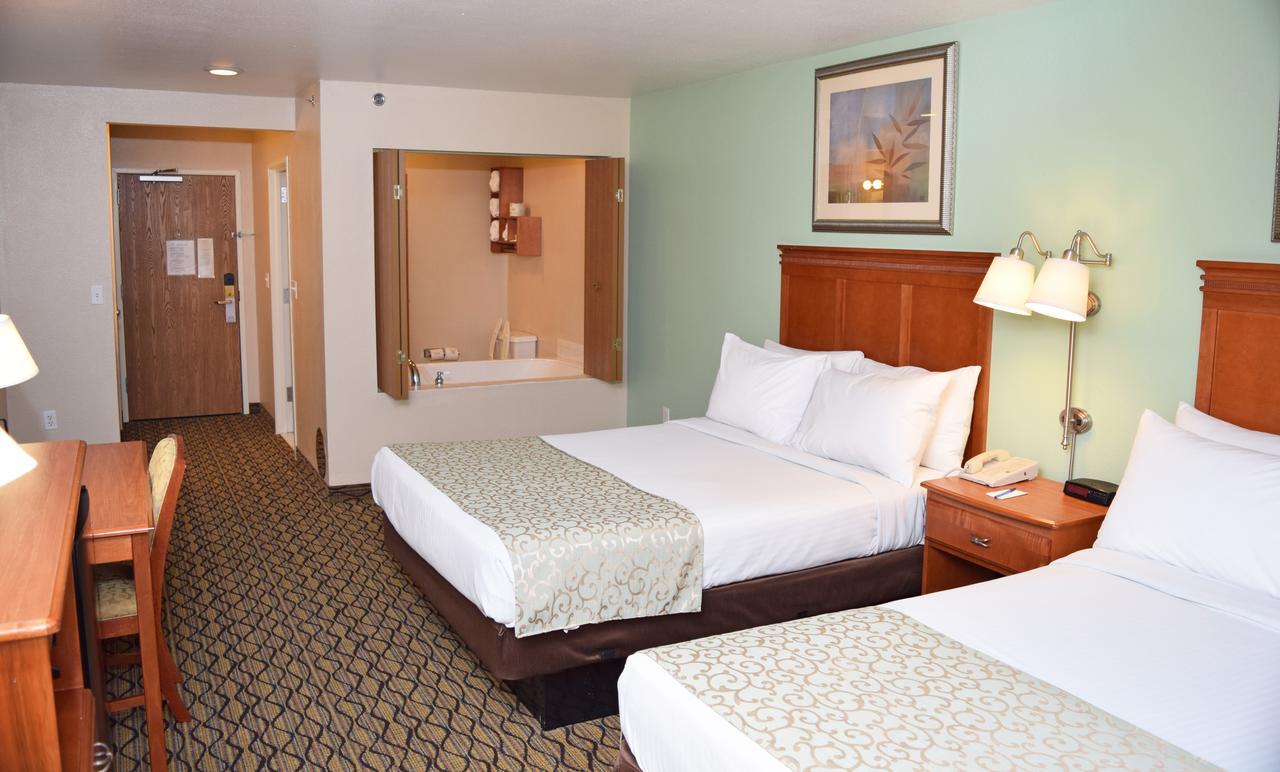 Beachfront Hotel Houghton Lake Buitenkant foto