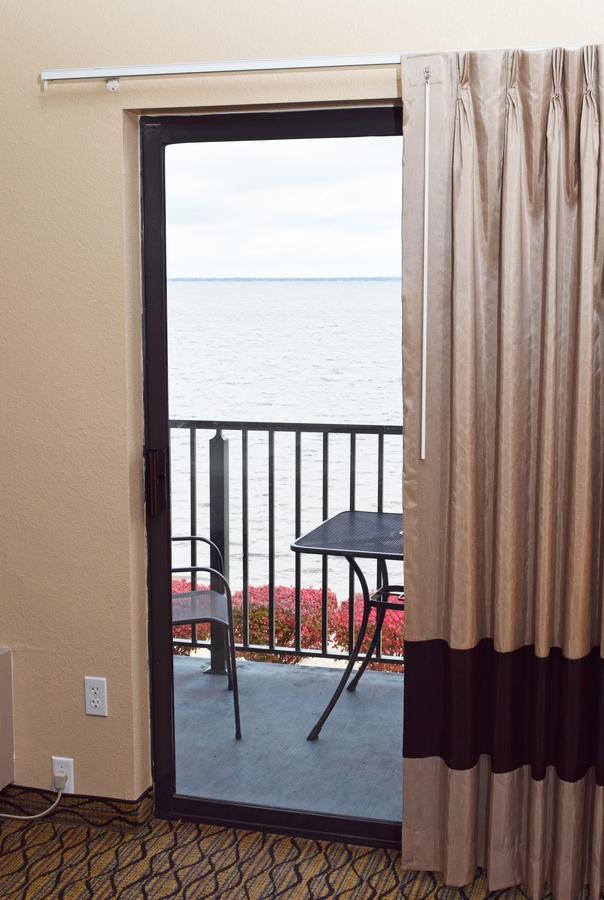 Beachfront Hotel Houghton Lake Buitenkant foto