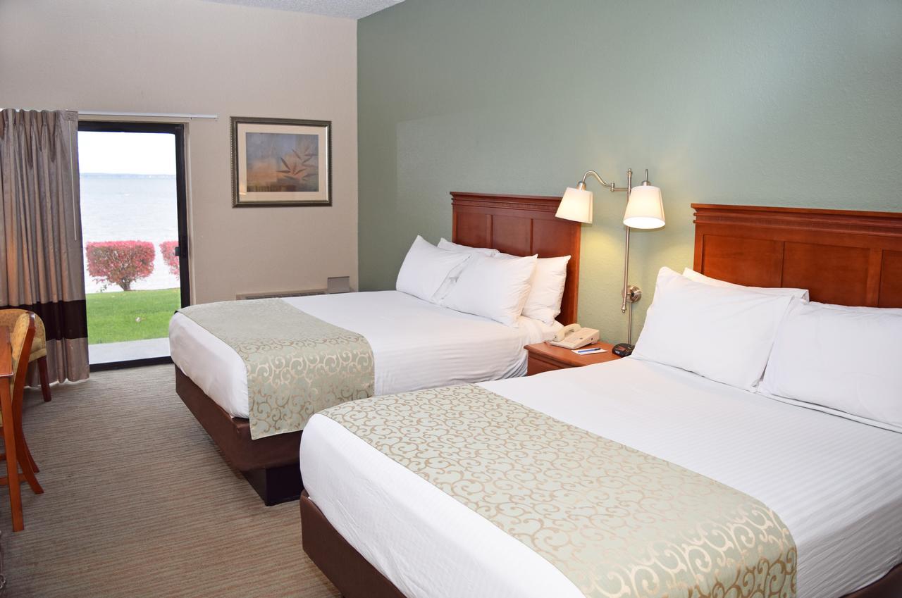 Beachfront Hotel Houghton Lake Buitenkant foto