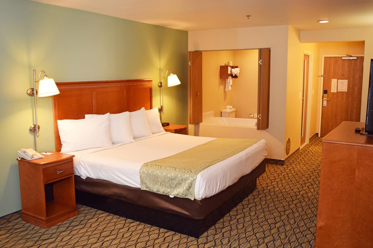 Beachfront Hotel Houghton Lake Buitenkant foto