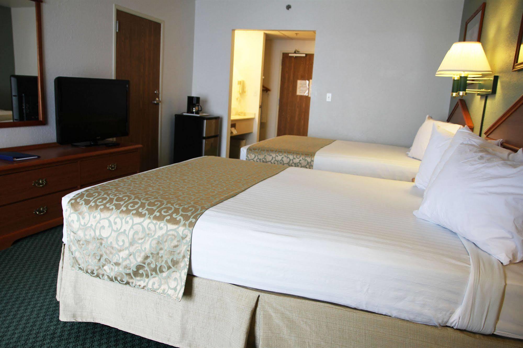 Beachfront Hotel Houghton Lake Buitenkant foto