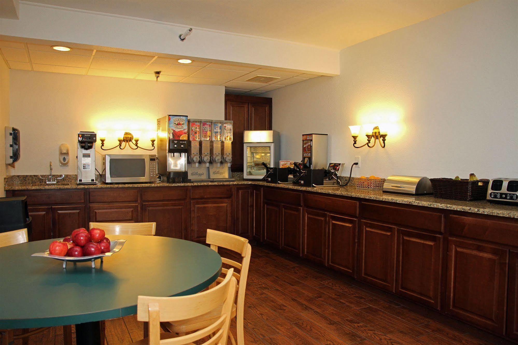 Beachfront Hotel Houghton Lake Buitenkant foto