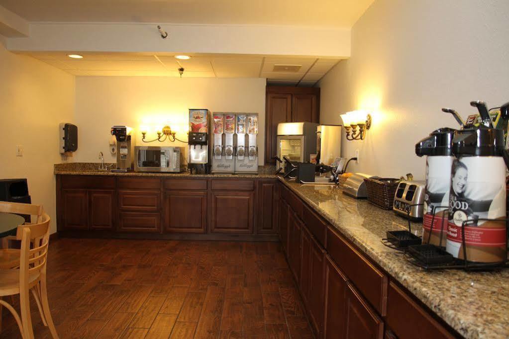 Beachfront Hotel Houghton Lake Buitenkant foto