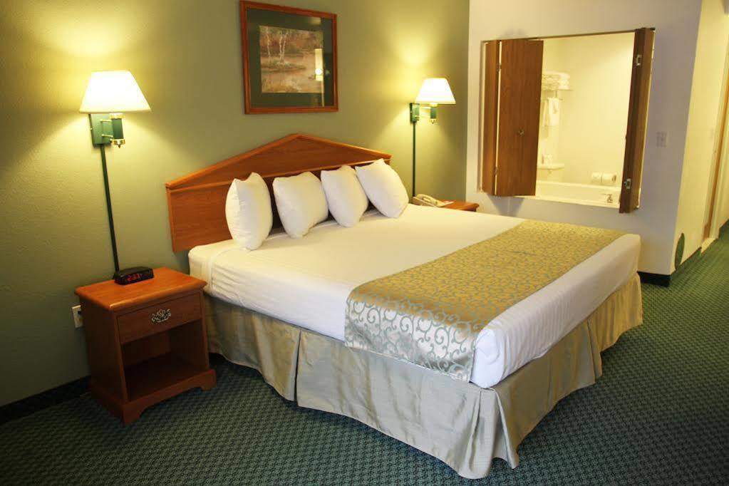 Beachfront Hotel Houghton Lake Buitenkant foto